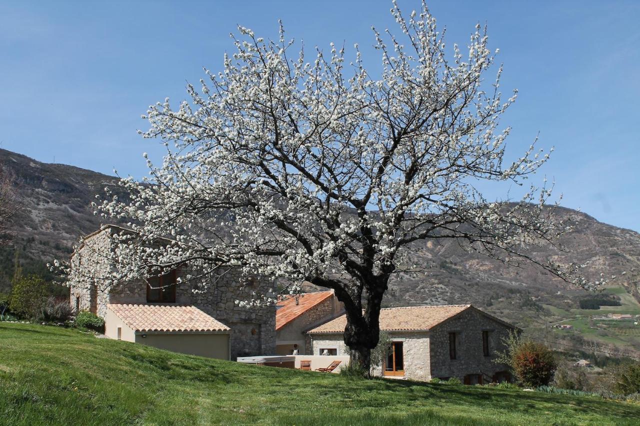 Entre Terre Et Ciel Bed & Breakfast Remuzat Exterior photo