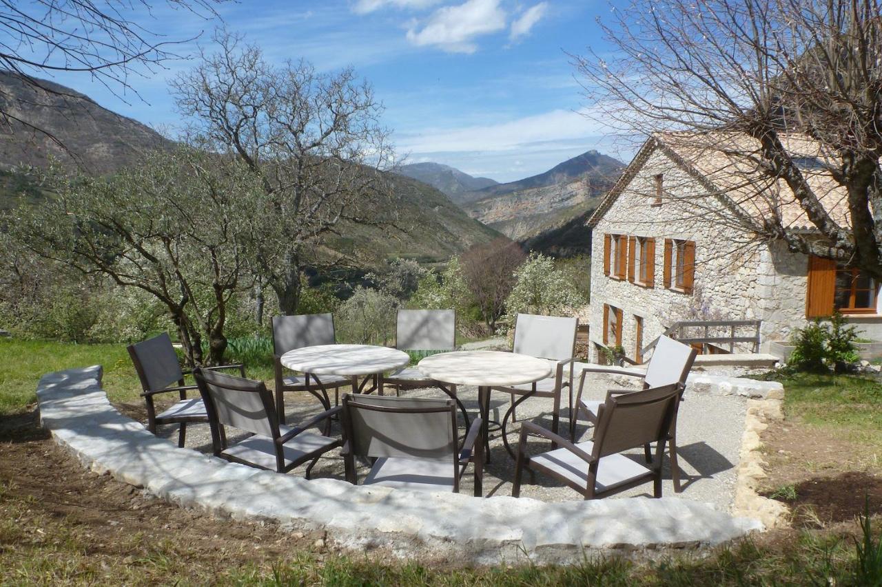 Entre Terre Et Ciel Bed & Breakfast Remuzat Exterior photo